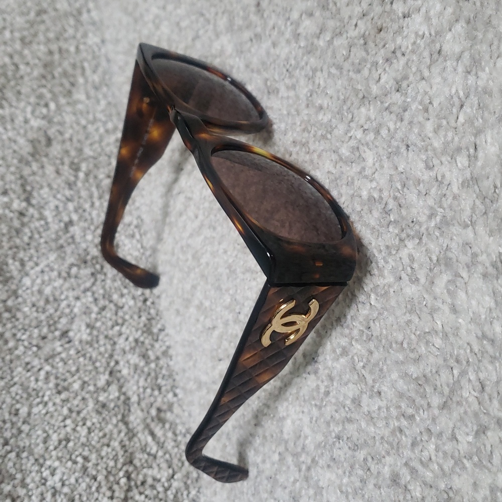 Chanel Tortoiseshell Sunglasses AUTHENTIC - Picture 2 of 12
